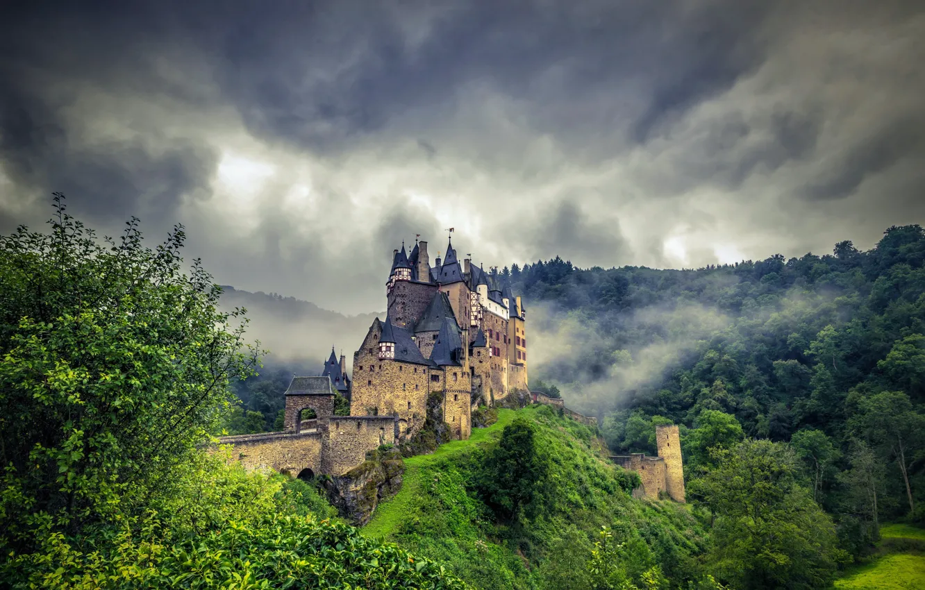 Фото обои Rheinland-Pfalz, Wierschem, Rainy Day At Burg Eltz