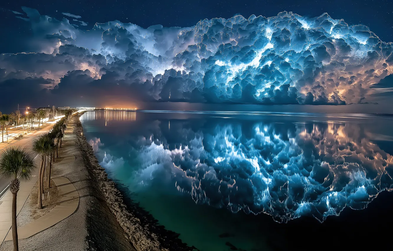 Фото обои небо, тучи, пальмы, молния, буря, горизонт, storm, sky