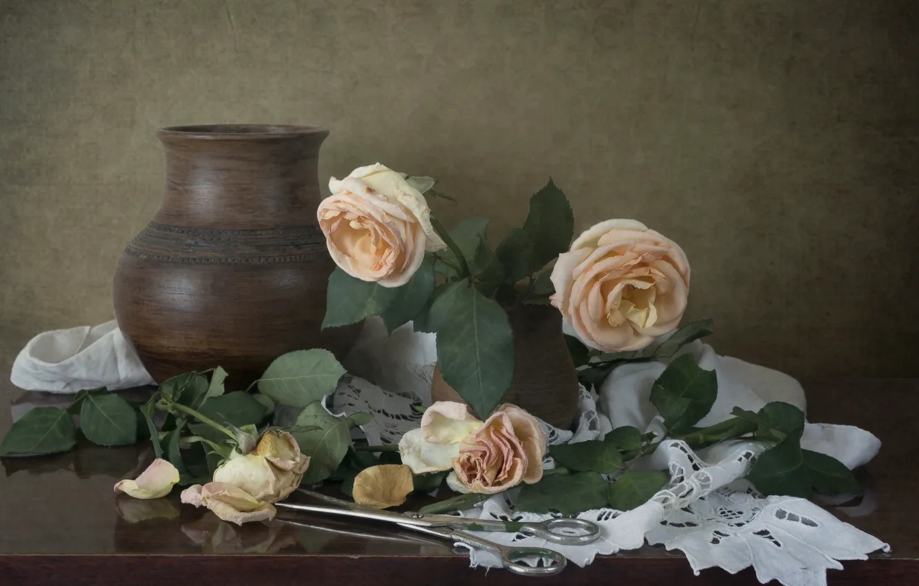 Фото обои розы, лепестки, кувшин, натюрморт, бутоны, винтаж, ножницы
