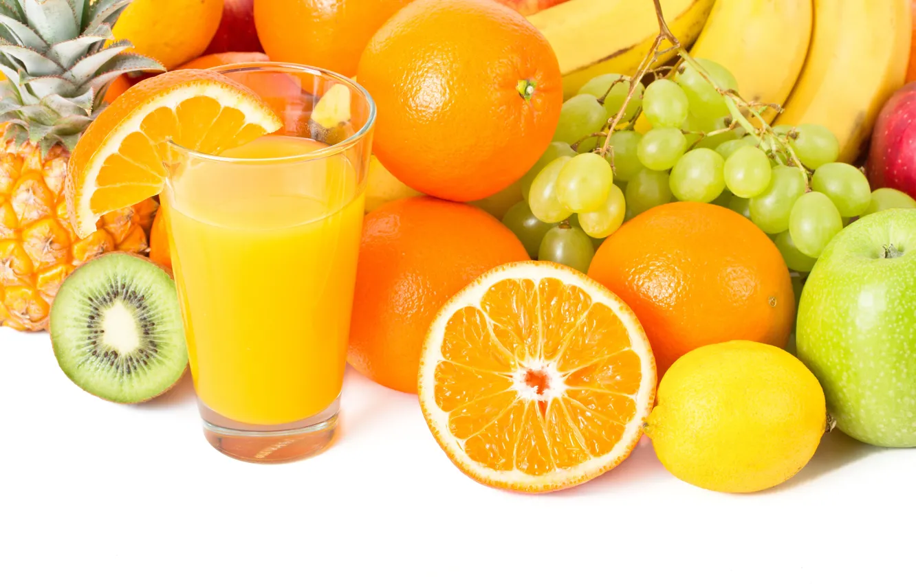 Фото обои стакан, лимон, яблоки, апельсины, киви, сок, виноград, бананы