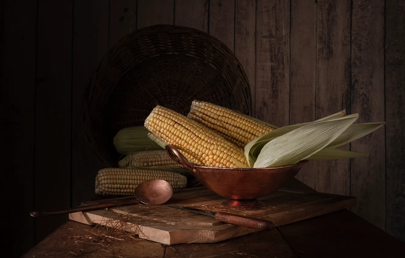 Фото обои доски, кукуруза, ложка, нож, миска, натюрморт, корзинка, початки