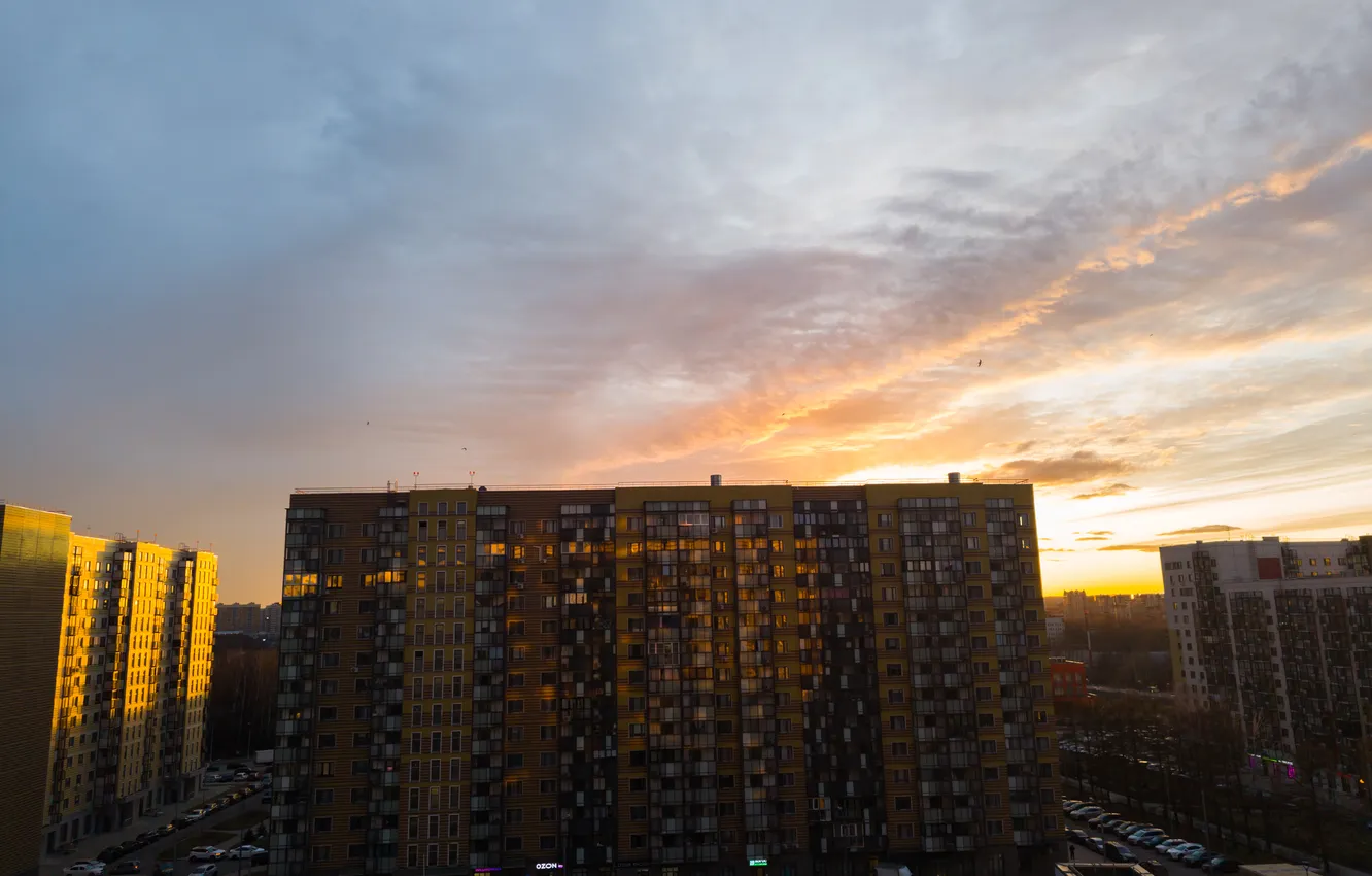 Фото обои небо, облака, закат, люди, здания, дома, вечер, Россия