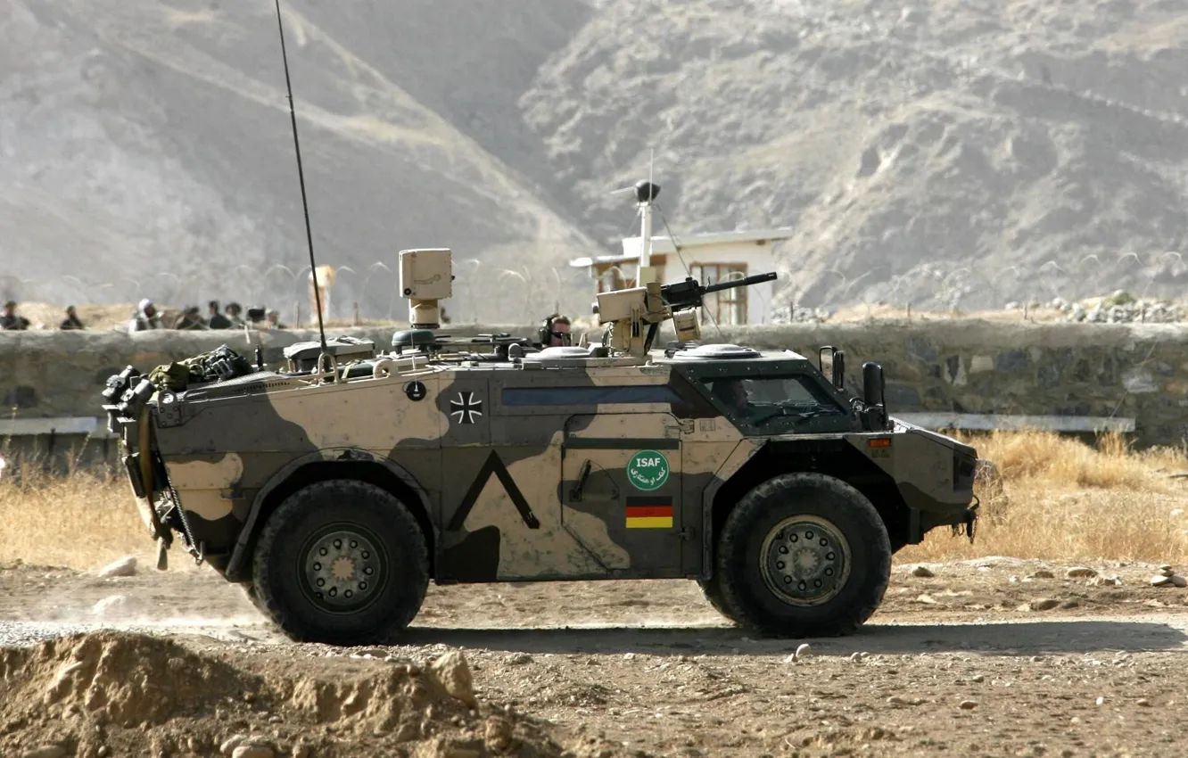 Фото обои weapon, 007, armored, military vehicle, armored vehicle, armed forces, military power, war materiel