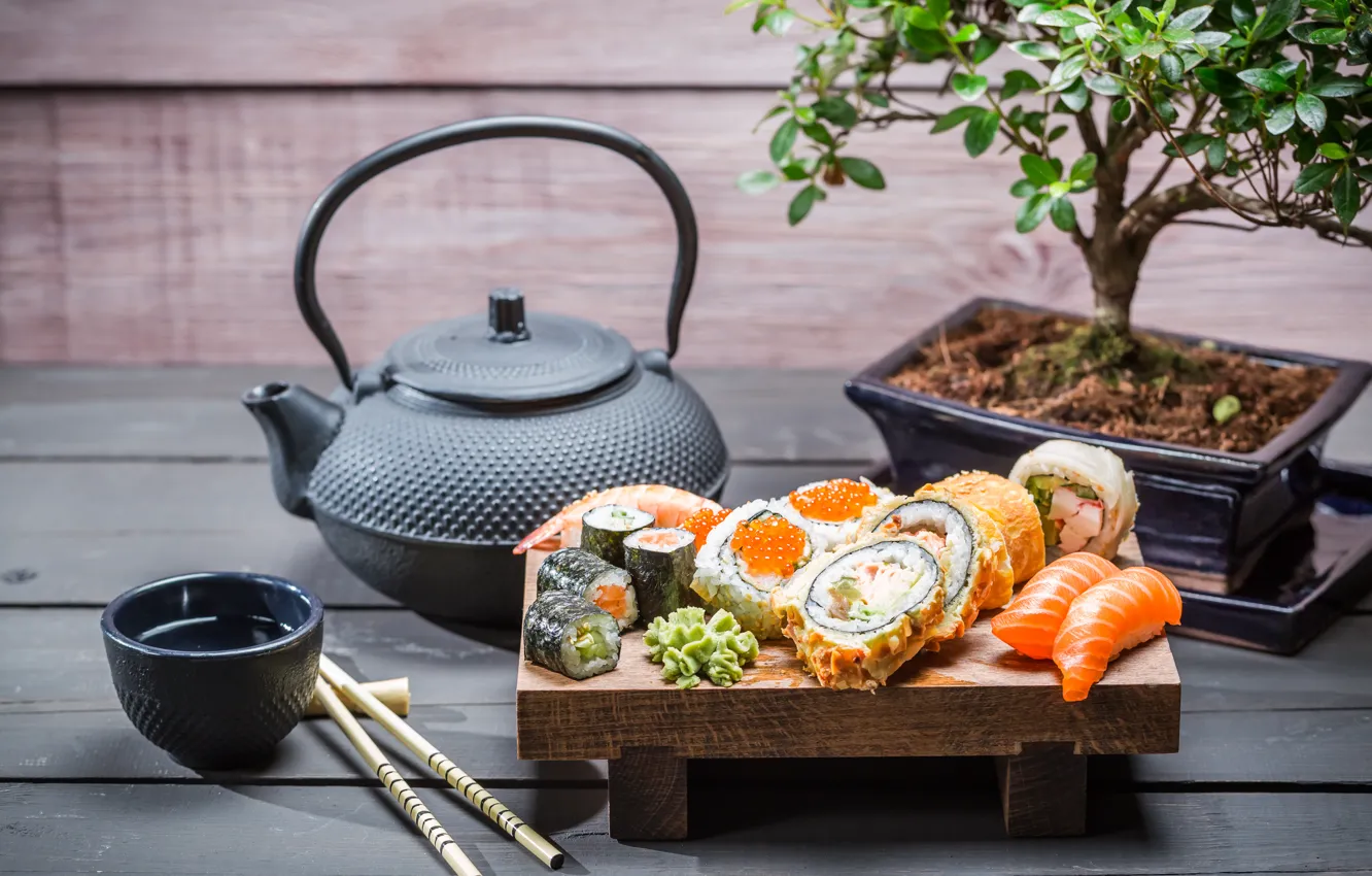 Фото обои дерево, чайник, rolls, sushi, суши, роллы, японская кухня, соевый соус