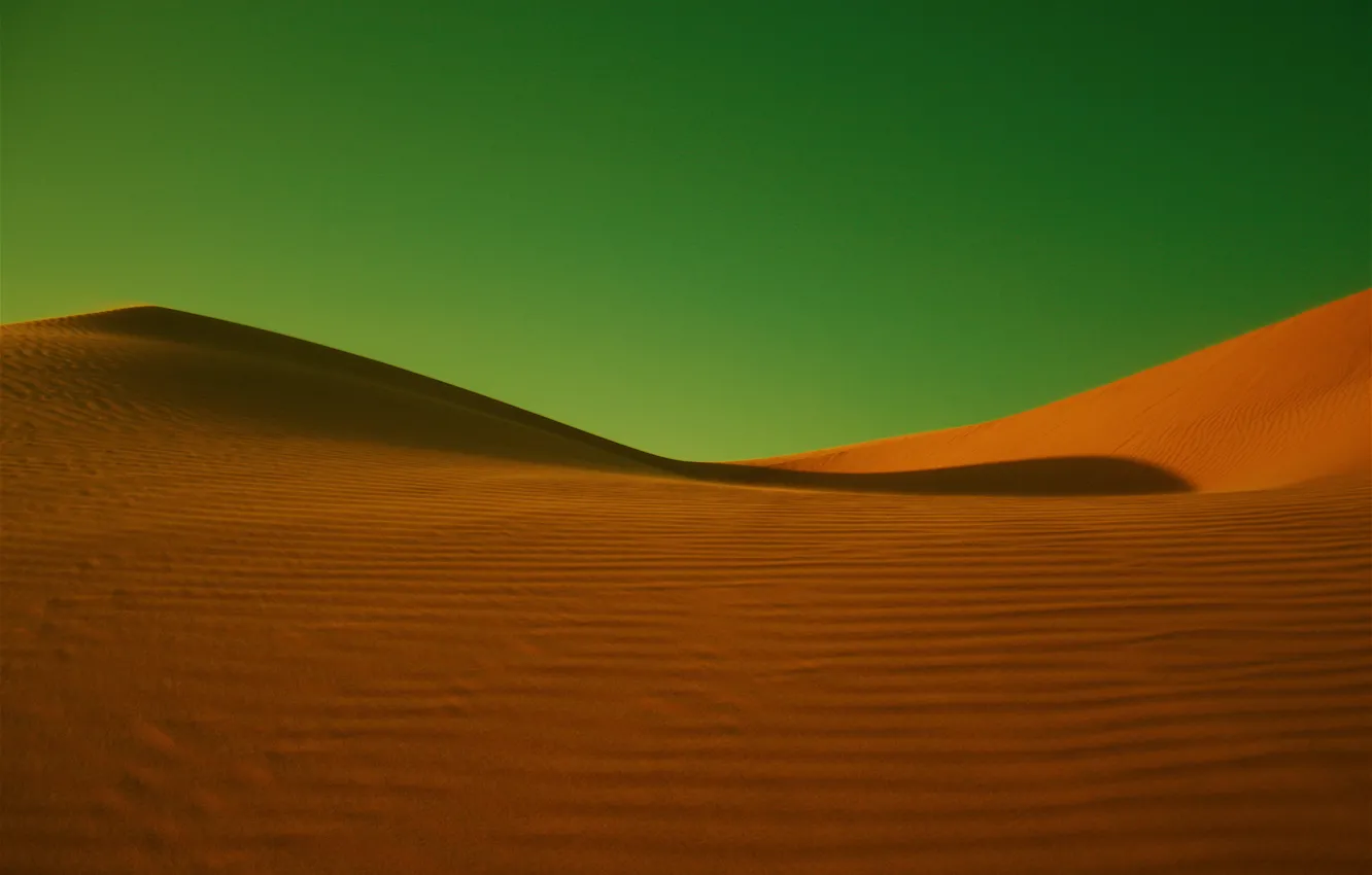 Фото обои небо, пустыня, бархан, зеленое, пески