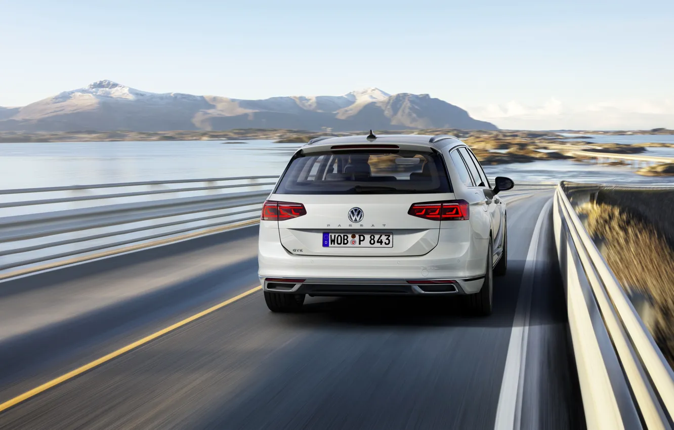 Фото обои Volkswagen, вид сзади, универсал, GTE, Passat, Variant, 2019