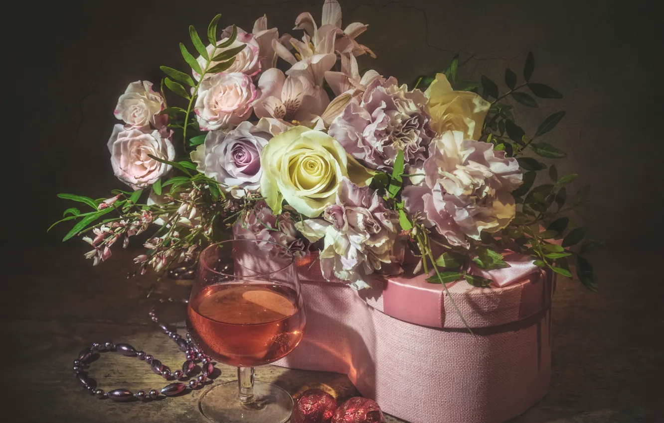 Фото обои цветы, подарок, бокал, букет, конфеты, натюрморт, Владимир Володин
