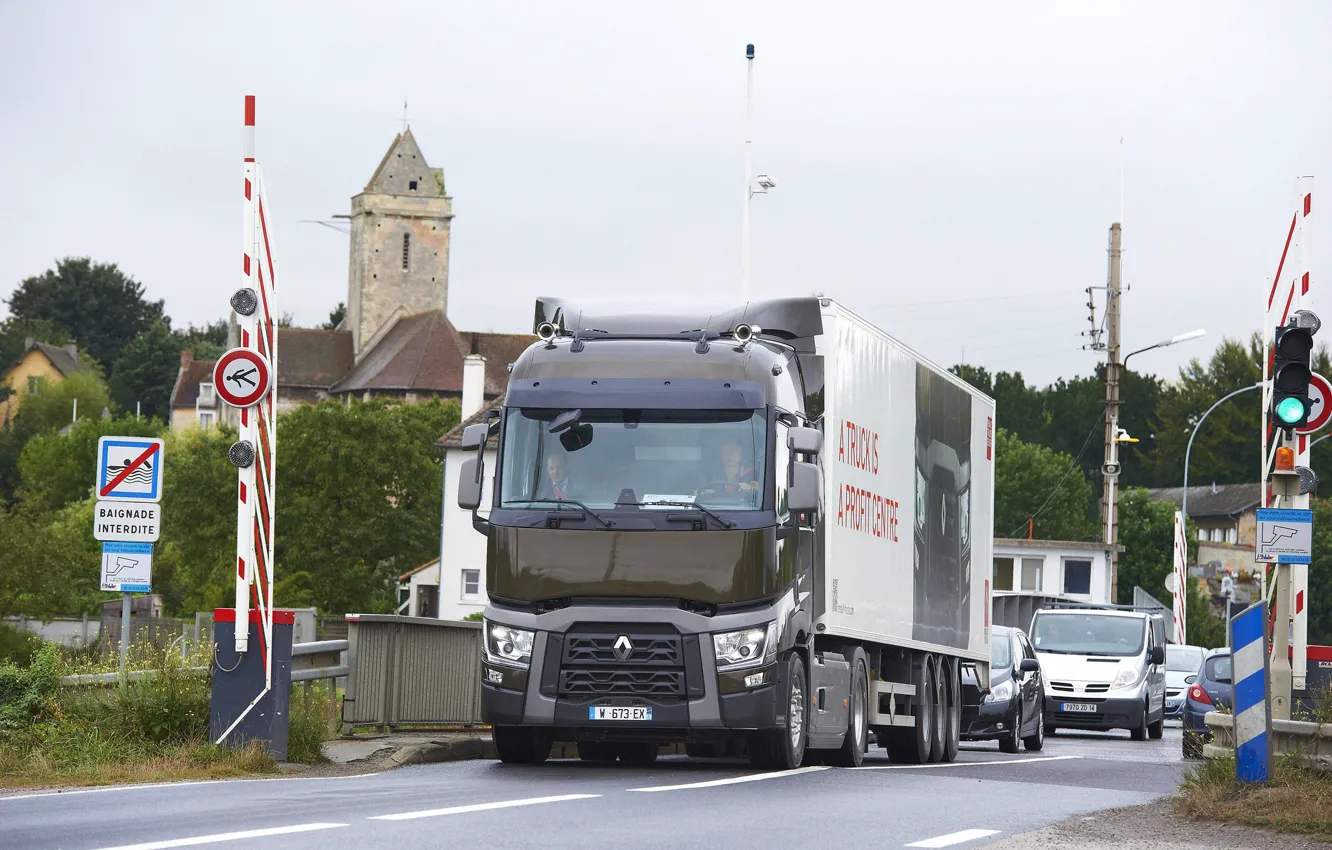 Фото обои мост, знаки, грузовик, Renault, автомобили, седельный тягач, 4x2, полуприцеп