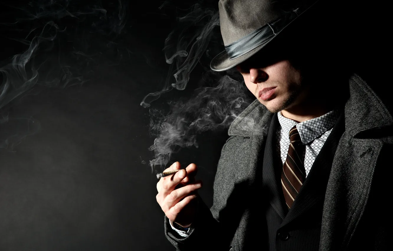 Фото обои дым, тень, шляпа, сигарета, костюм, мужчина, пиджак, пальто