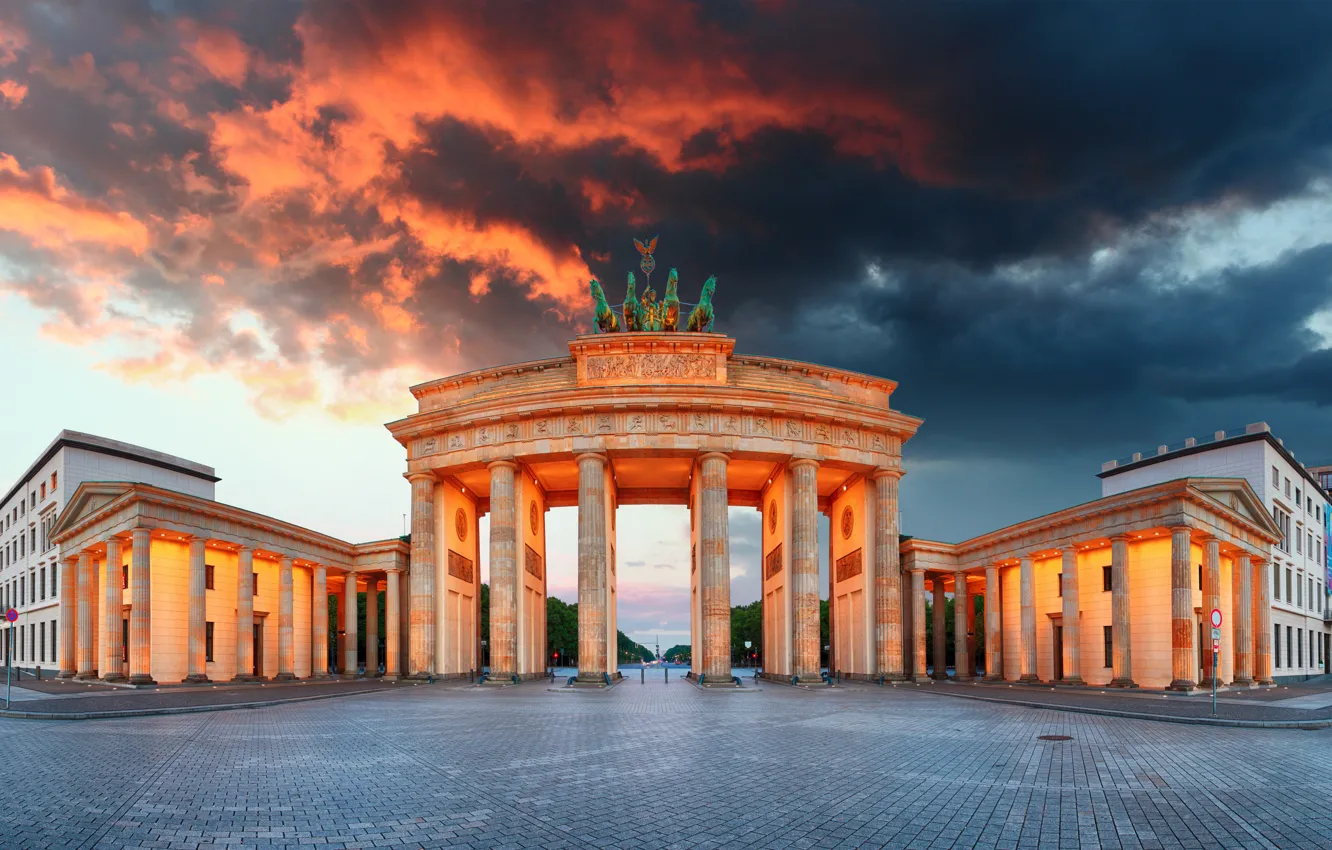 Фото обои небо, тучи, огни, вечер, Германия, площадь, памятник, архитектура