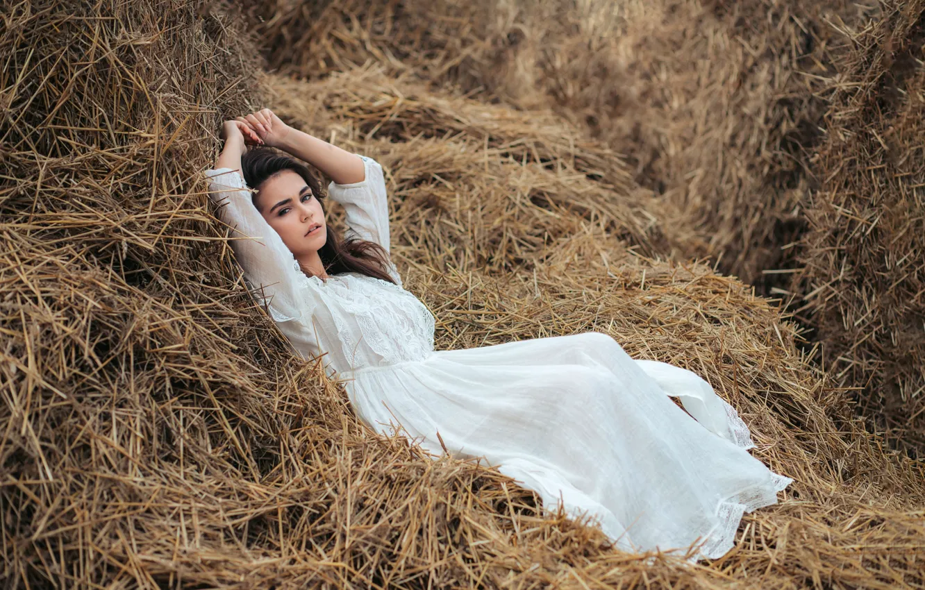 Фото обои платье, на сене, Анна Петрачук