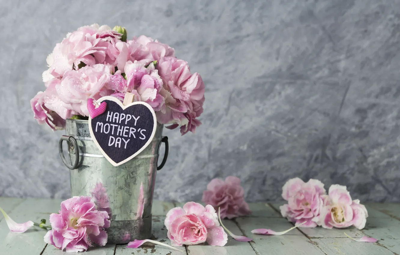 Фото обои цветы, лепестки, ведро, розовые, happy, vintage, wood, pink