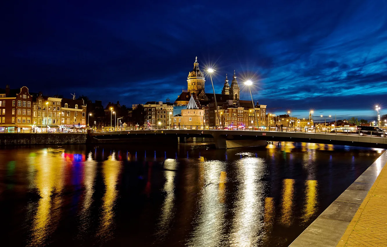 Фото обои небо, мост, огни, река, дома, вечер, Амстердам, фонари