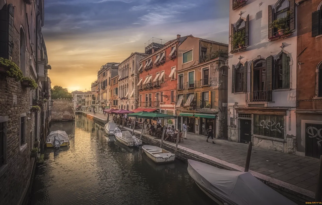 Фото обои город, лодки, канал, Венеция (Италия)