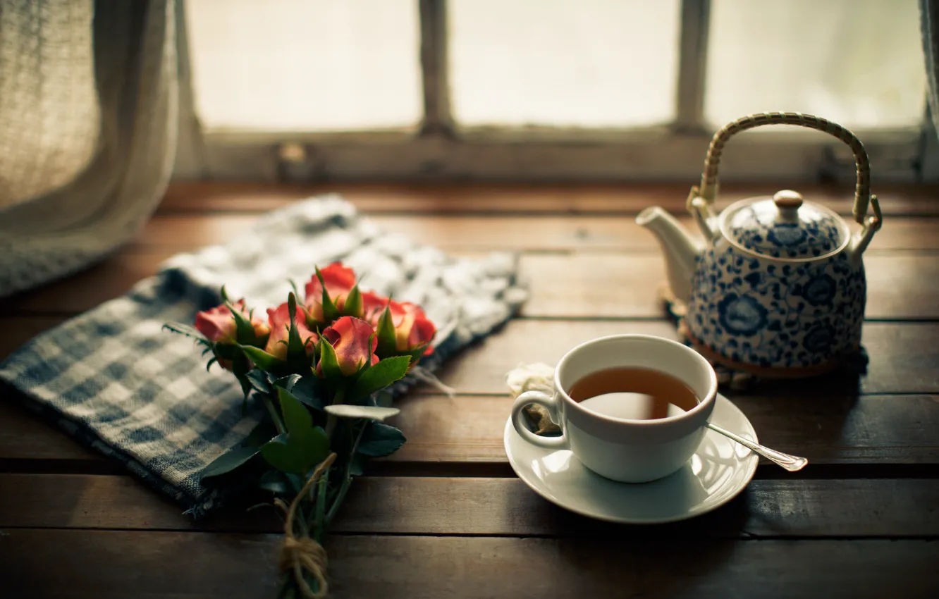 Фото обои чай, розы, окно