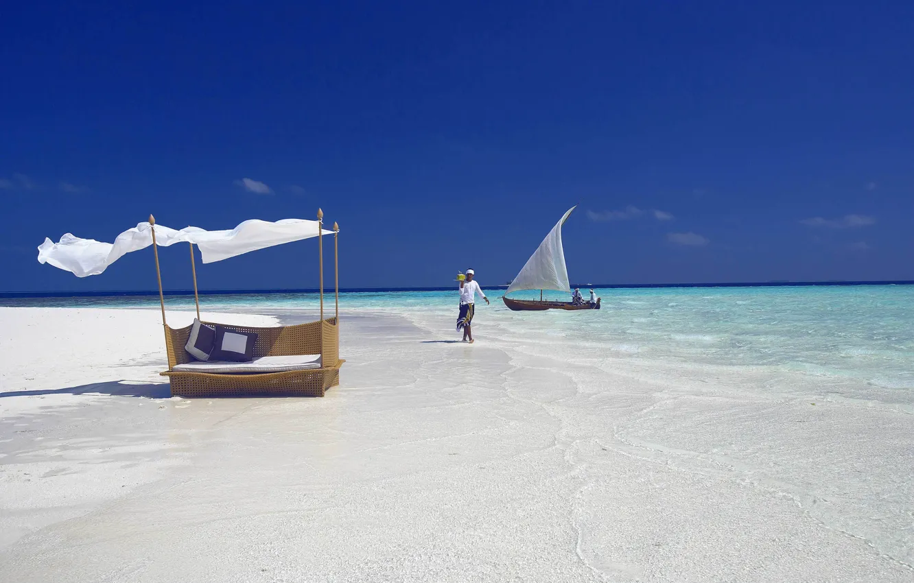 Фото обои beach, ocean, boat, white sand, fantastic Maldives, on the sandbank