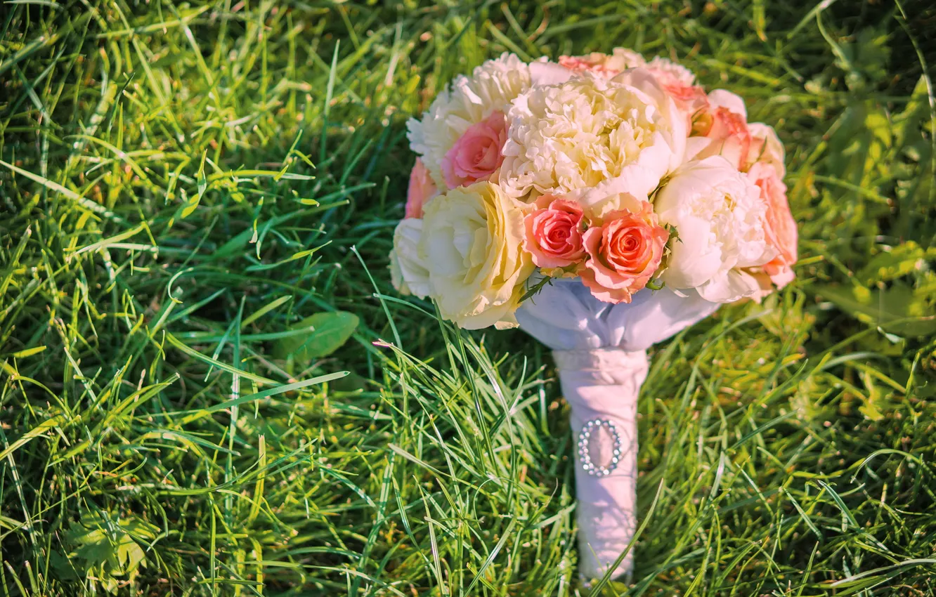 Фото обои трава, цветы, розы, букет, свадьба, flowers, bouquet, roses