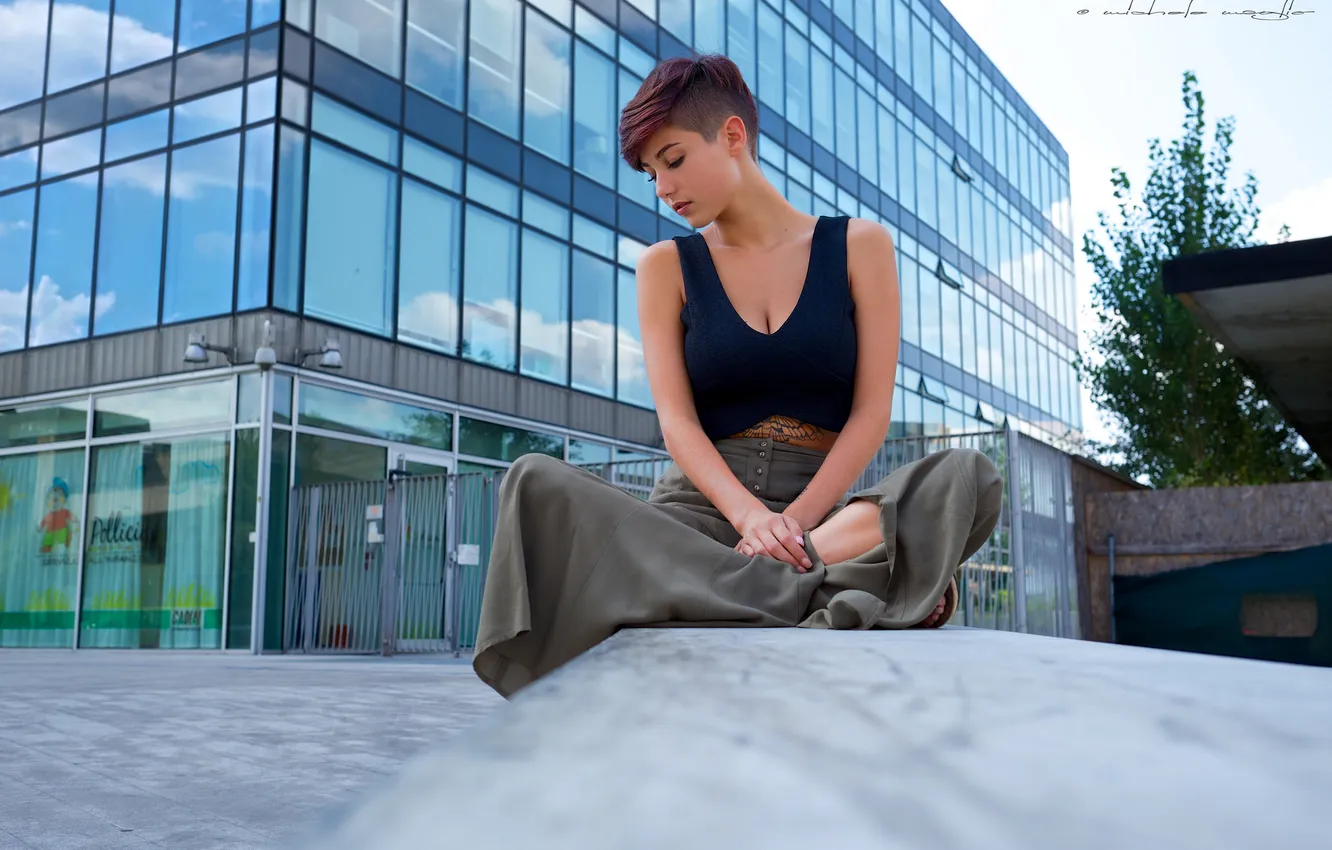Фото обои girl, model, tattoo, cute, outfit, giorgia soleri, short haircut