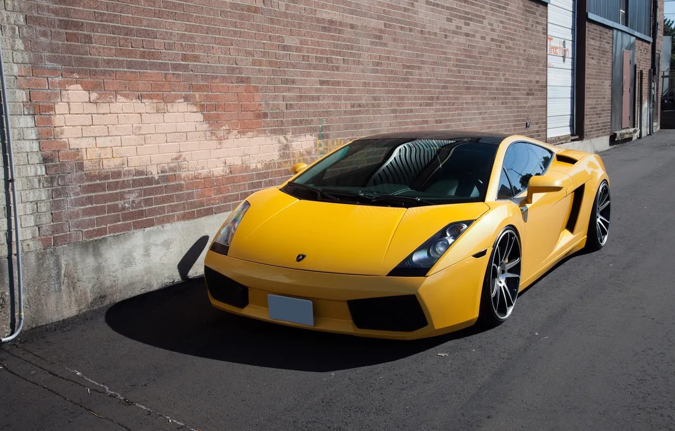 Фото обои жёлтый, gallardo, lamborghini, вид спереди, yellow, кирпичная стена, ламборгини, галлардо