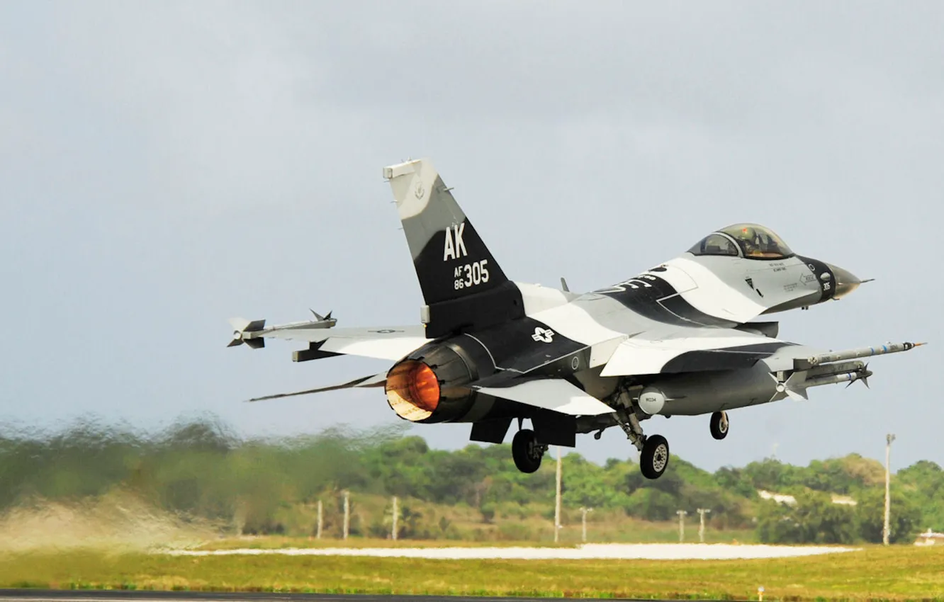 Фото обои Истребитель, ракеты, самолёт, f-16, Ф-16, fighting falcon, птб, агрессор