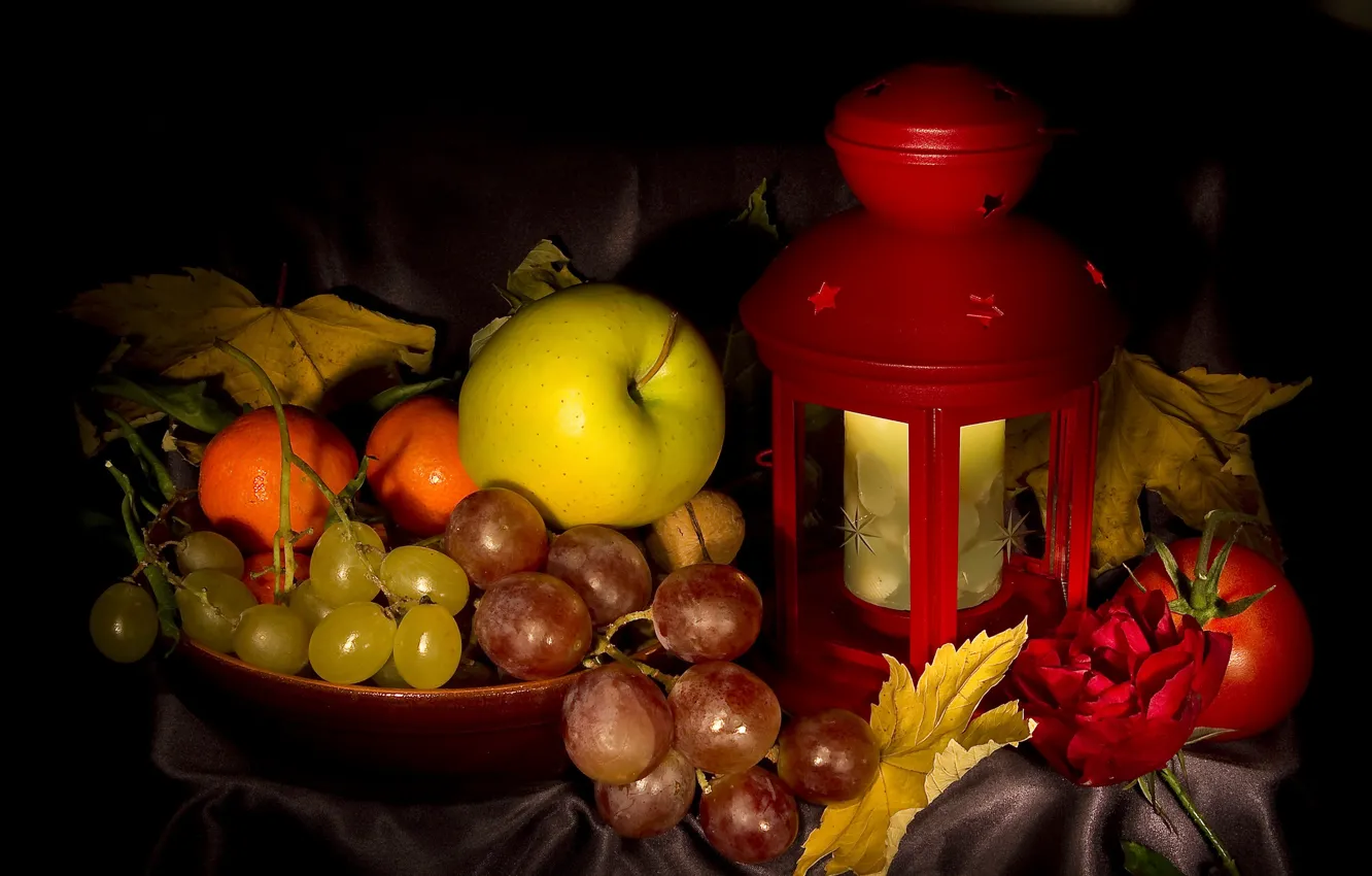 Фото обои осень, листья, яблоко, виноград, фонарь, мандарины, натюрмотр