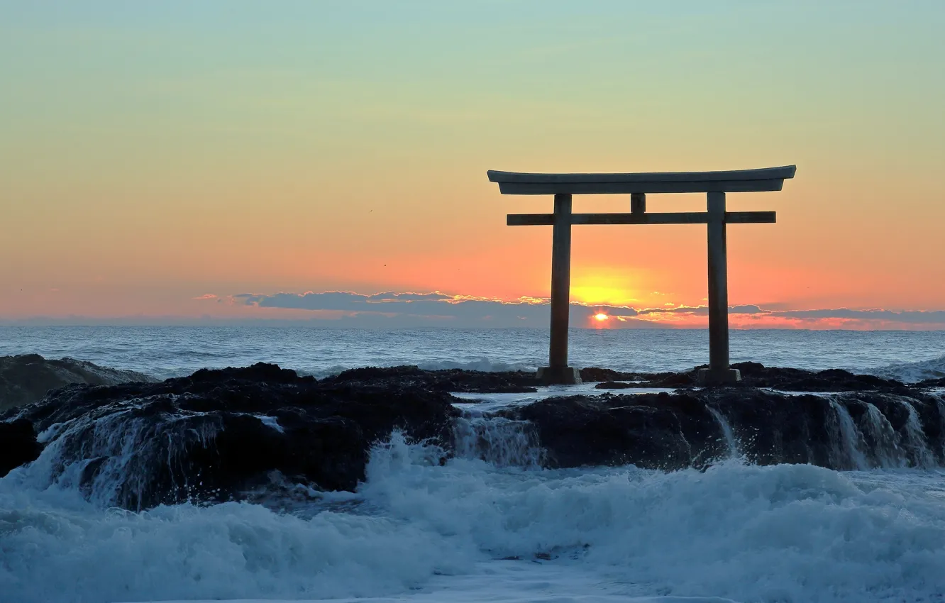 Фото обои море, закат, ворота, Япония, прибой, тории