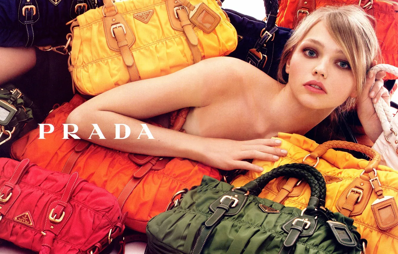Фото обои сумки, красивая девушка, Prada, Pivovarova