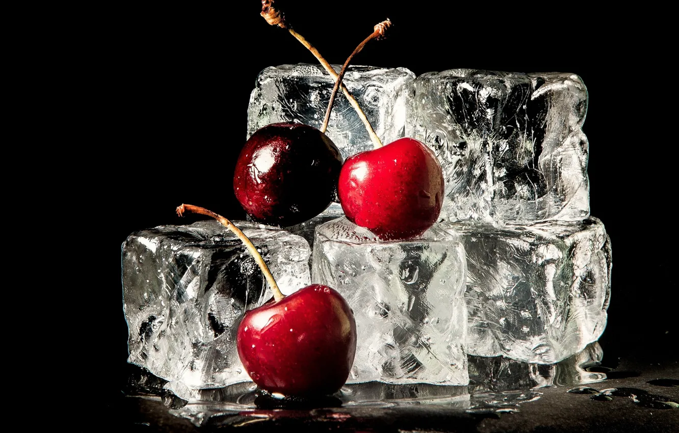 Фото обои ягоды, черный фон, черешня, капли воды, water drops, berries, black background, cherries