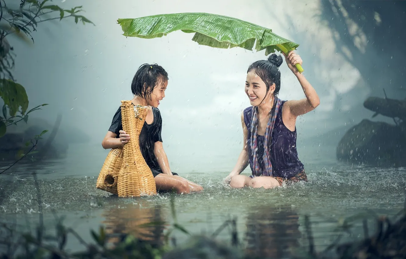 Фото обои радость, улыбка, река, дождь, купание, ливень, river, rain