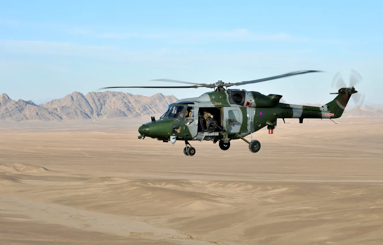 Фото обои песок, горы, вертолет, многоцелевой, British Army, Westland, Lynx, Air Corps