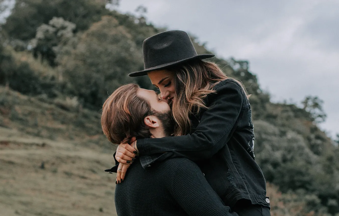 Фото обои girl, love, photography, hat, woman, man, kiss, boy