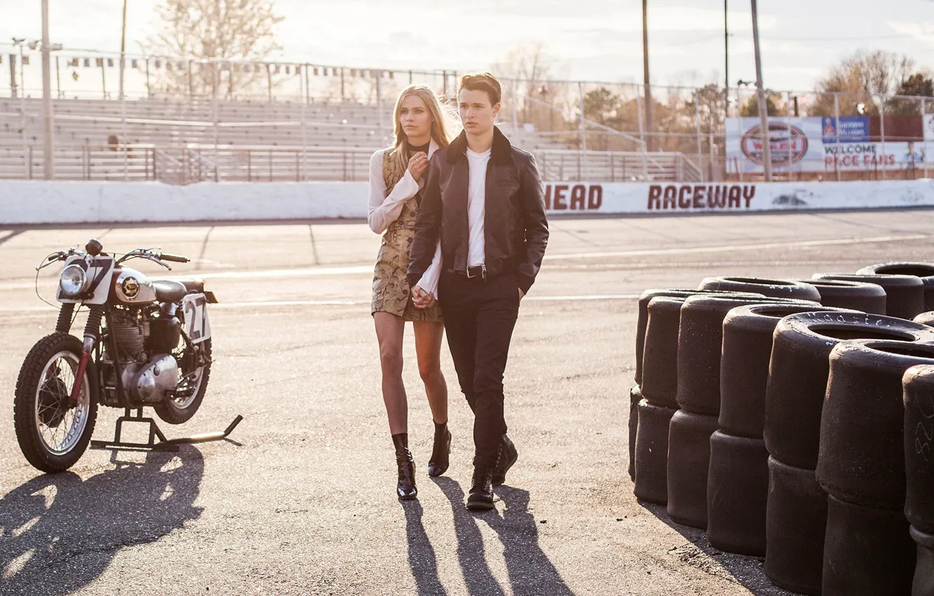 Фото обои девушка, солнце, пара, мотоцикл, актер, парень, влюбленные, красивые