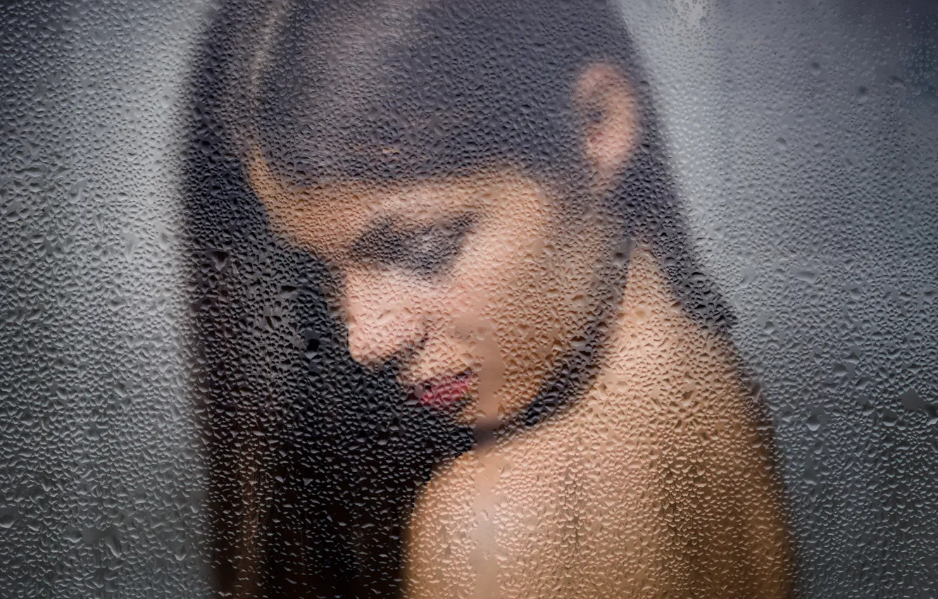 Фото обои стекло, девушка, капли, душ, размыто