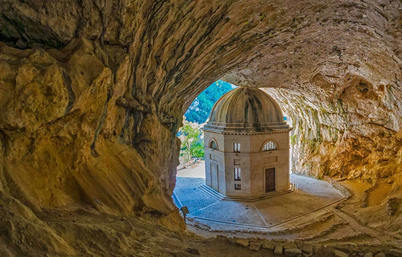 Фото обои Италия, Марке, пещера Святого пристанища, храм Валадье