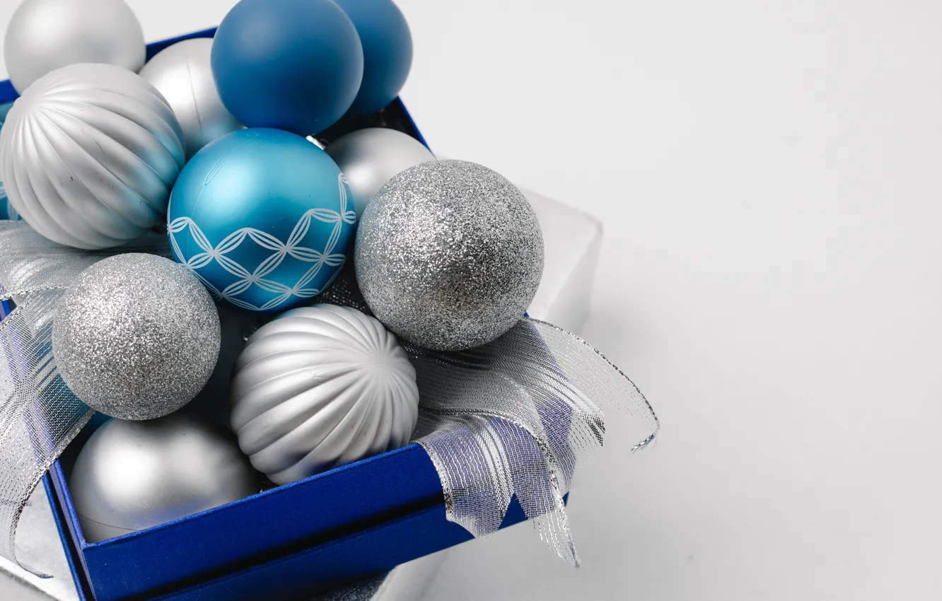 Фото обои шарики, крупный план, праздник, коробка, голубые, Рождество, лента, Новый год