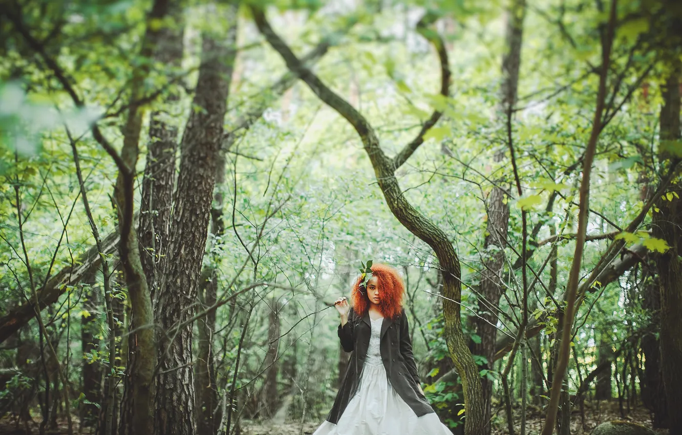 Фото обои лес, девушка, рыжая