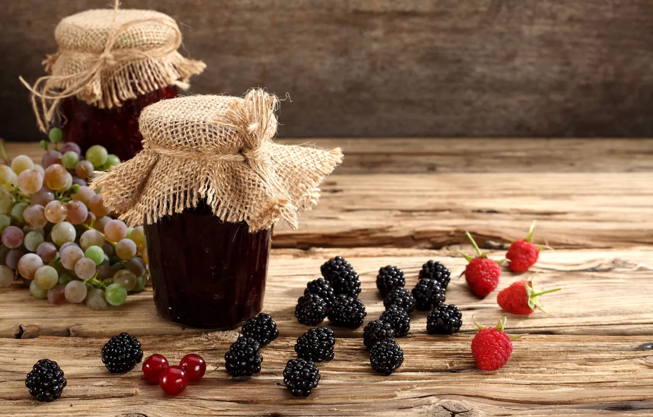 Фото обои ягоды, малина, виноград, баночки, банки, смородина, ежевика, варенье