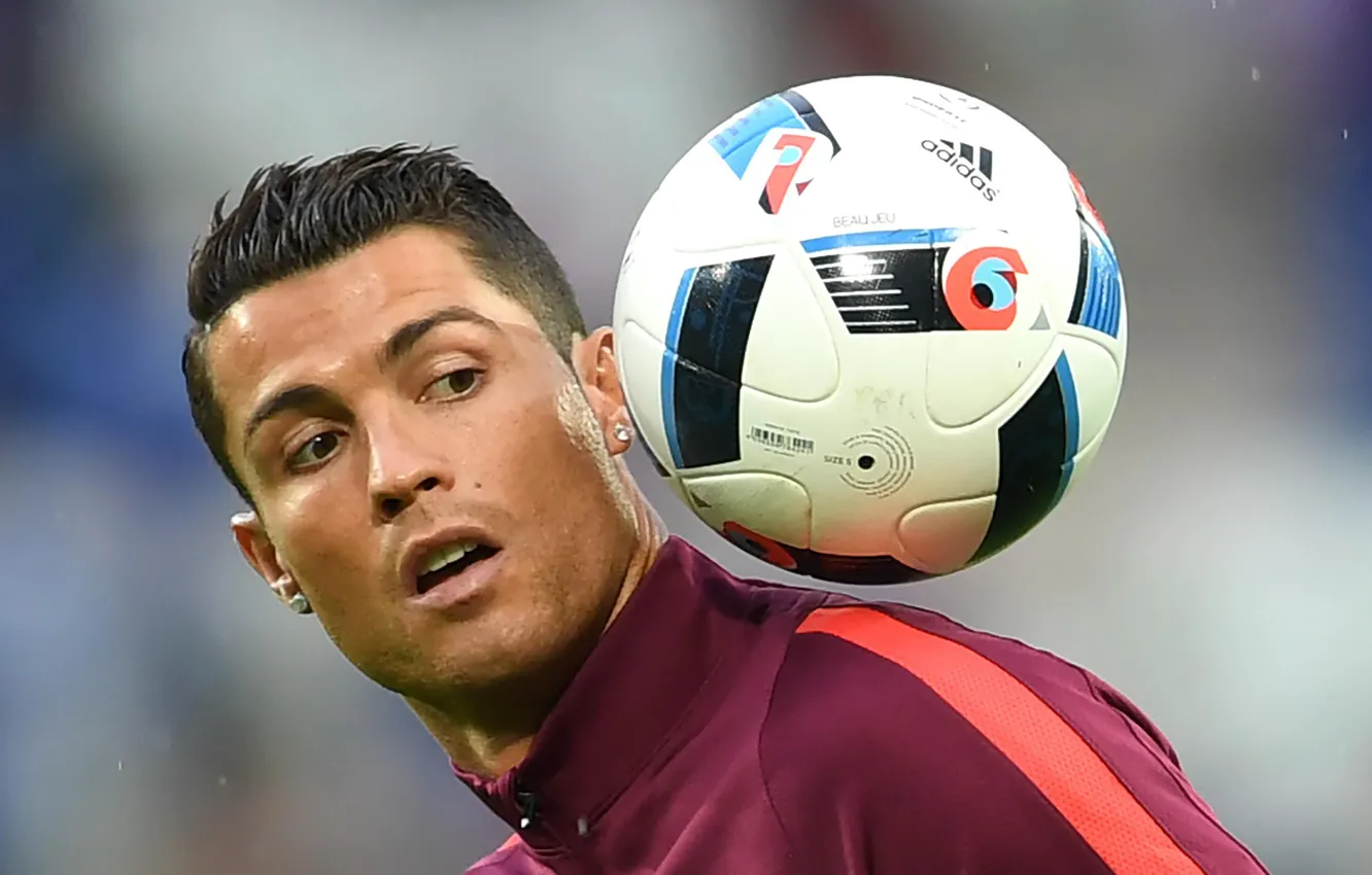 Фото обои футбол, спорт, игра, спина, мяч, форма, Португалия, Cristiano Ronaldo
