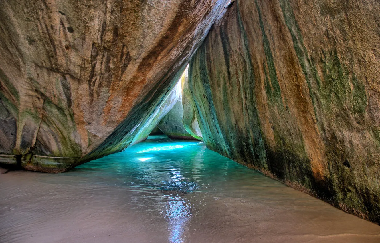 Фото обои песок, вода, океан, скалы, пещера