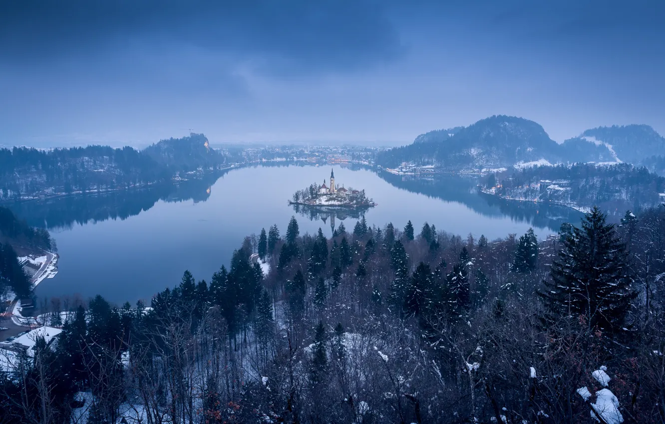 Фото обои лес, горы, туман, озеро, остров, утро, Словения, Lake Bled