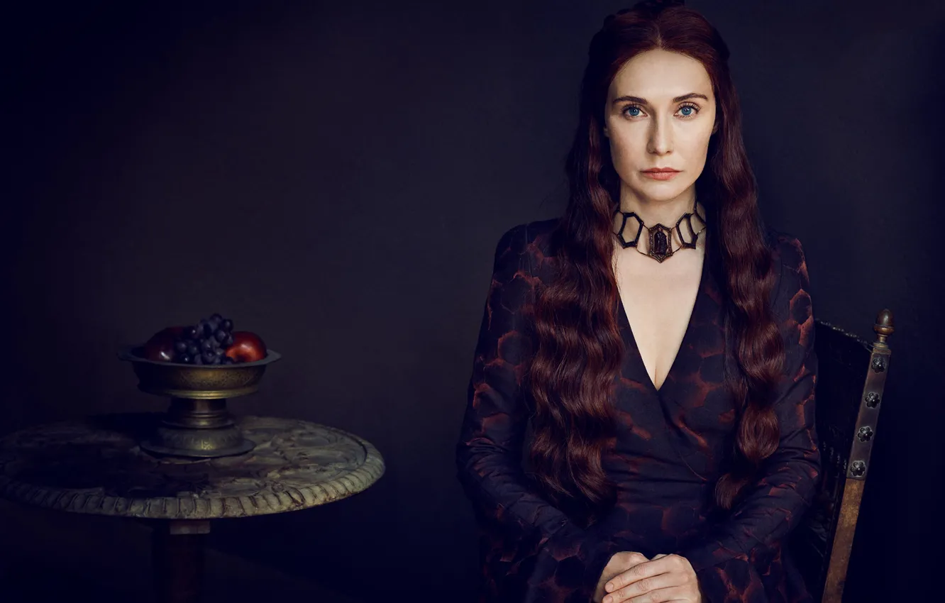 Фото обои ожерелье, стул, Игра Престолов, Game Of Thrones, Melisandre, Carice van Houten, Мелисандра, Кэрис ван Хаутен