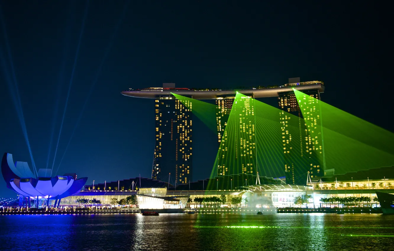 Фото обои вода, лучи, ночь, огни, праздник, чаша, Азия, Сингапур