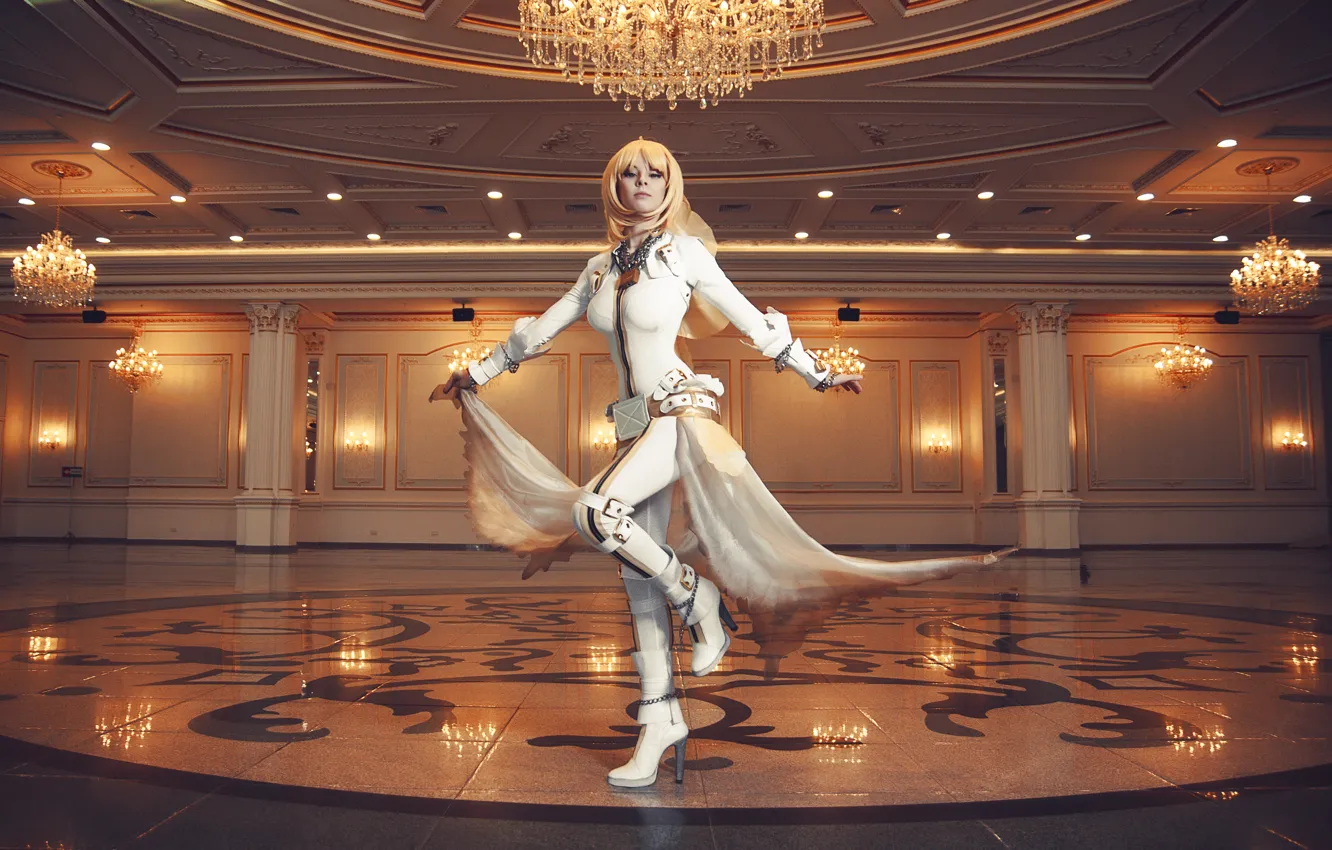 Фото обои девушка, огни, зал, cosplay, Saber, Fate/Stay night