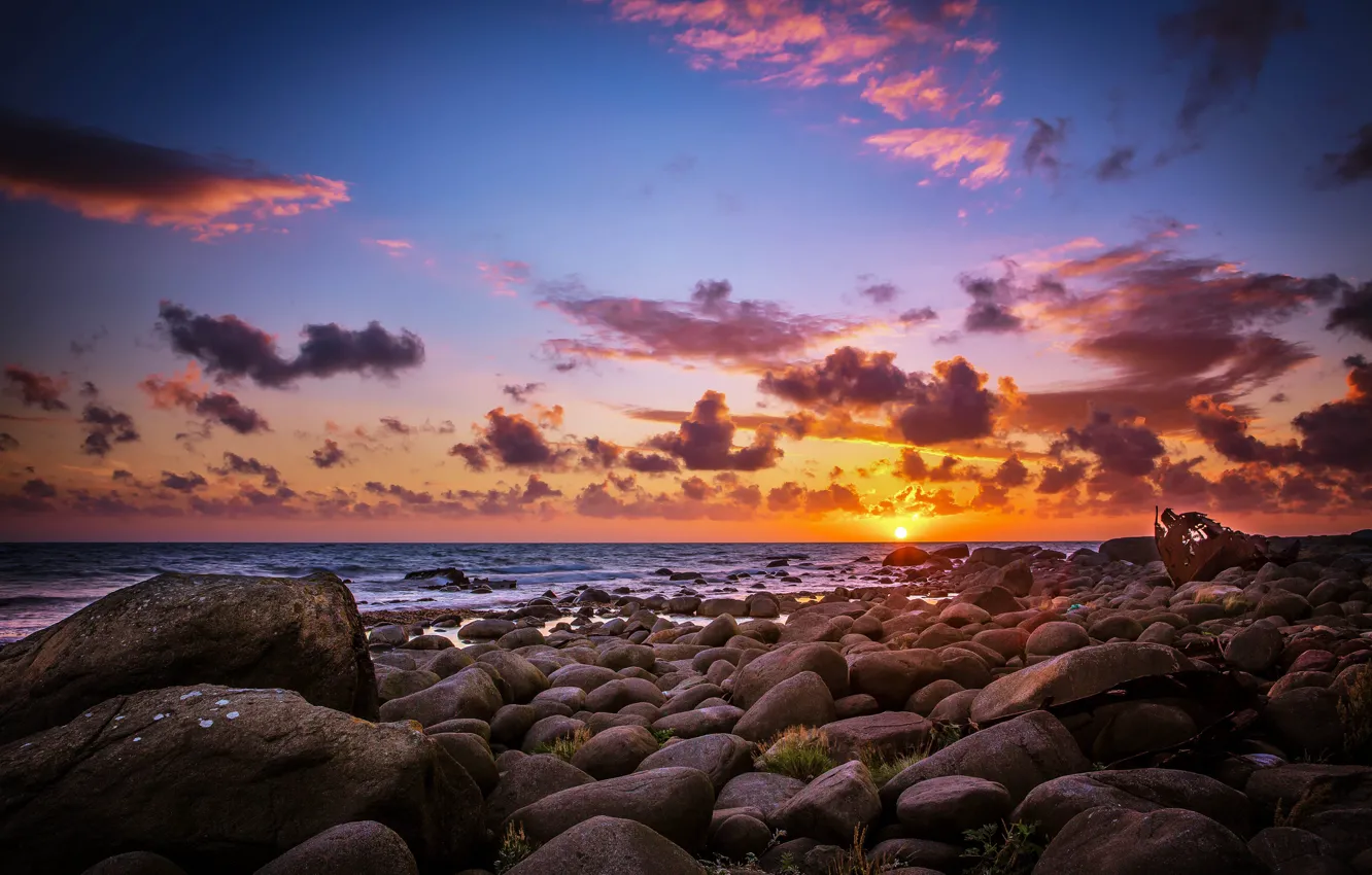 Фото обои море, пляж, солнце, камни, рассвет, утро