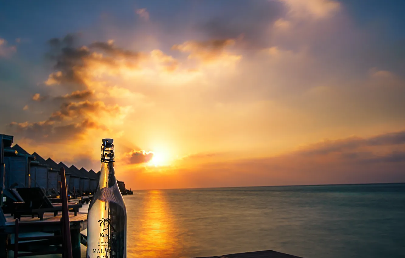 Фото обои вода, солнце, облака, бутылка, Мальдивы, Maldives, Kuredu Island