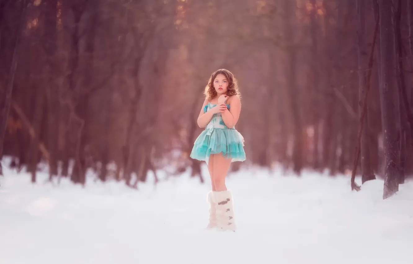 Фото обои зима, лес, снег, платье, девочка, Blue
