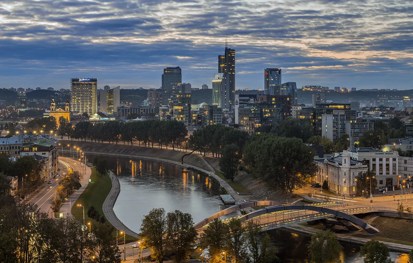 Фото обои мост, река, здания, ночной город, Литва, Вильнюс, река Нерис, Мост короля Миндаугаса
