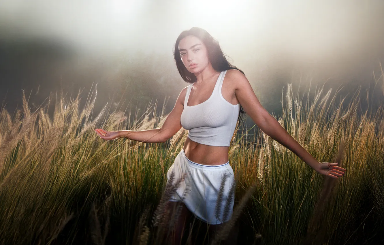 Фото обои girl, grass, beautiful, model, cute, tank top