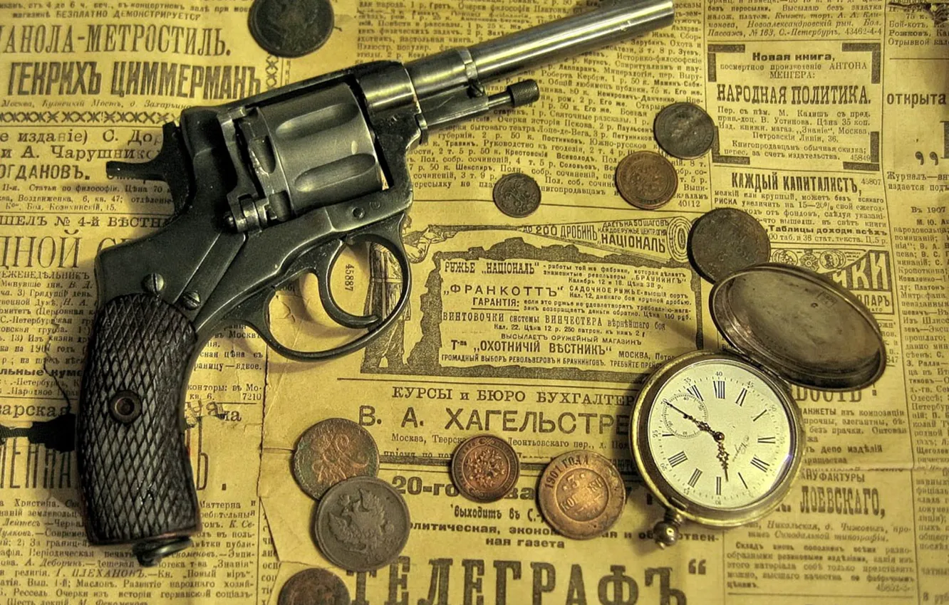 Фото обои газета, монеты, револьвер, история, антиквариат, наган, карманные часы