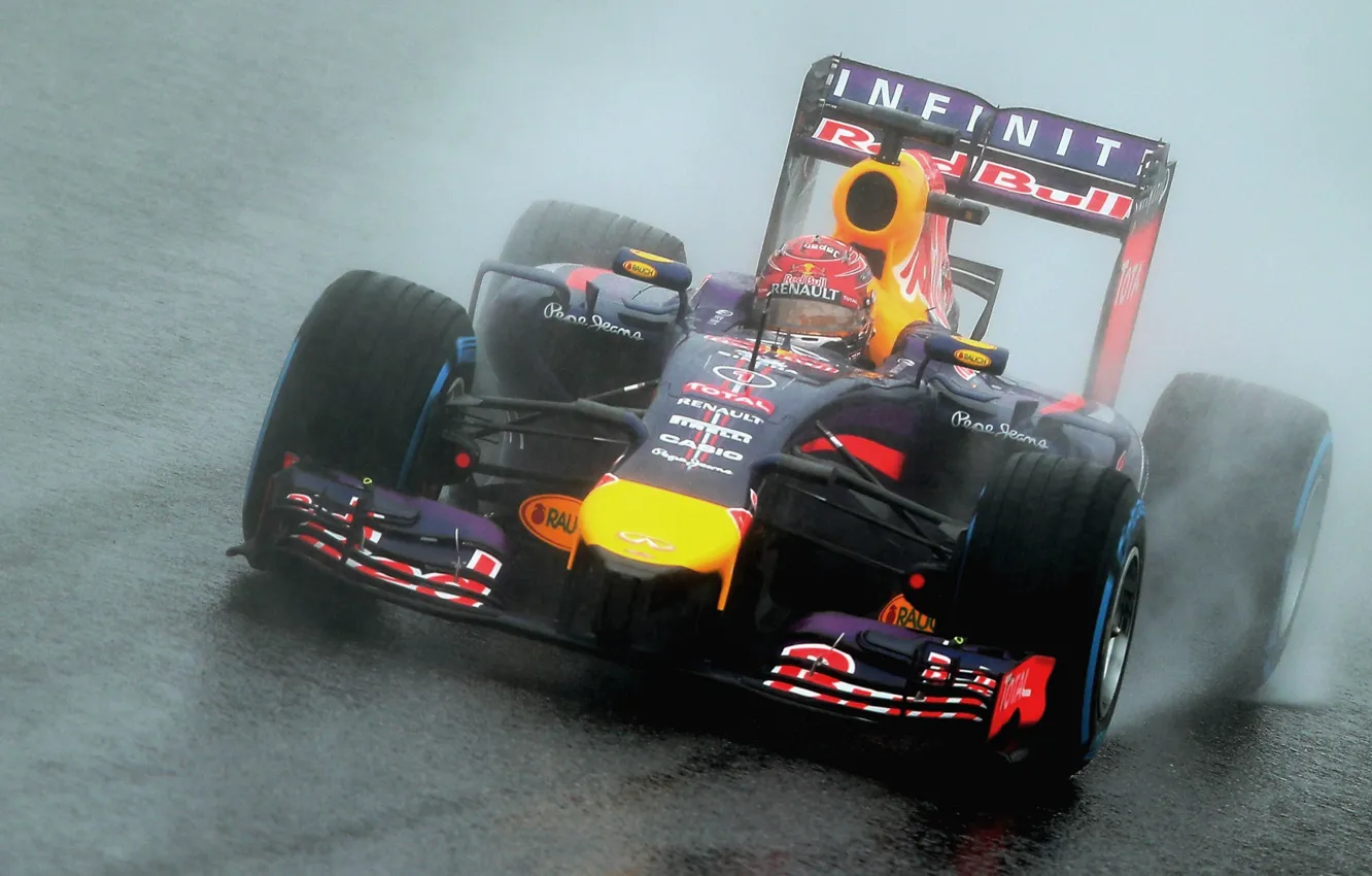 Фото обои Гонщик, Japan, Formula 1, Rain, Sebastian Vettel, Чемпион